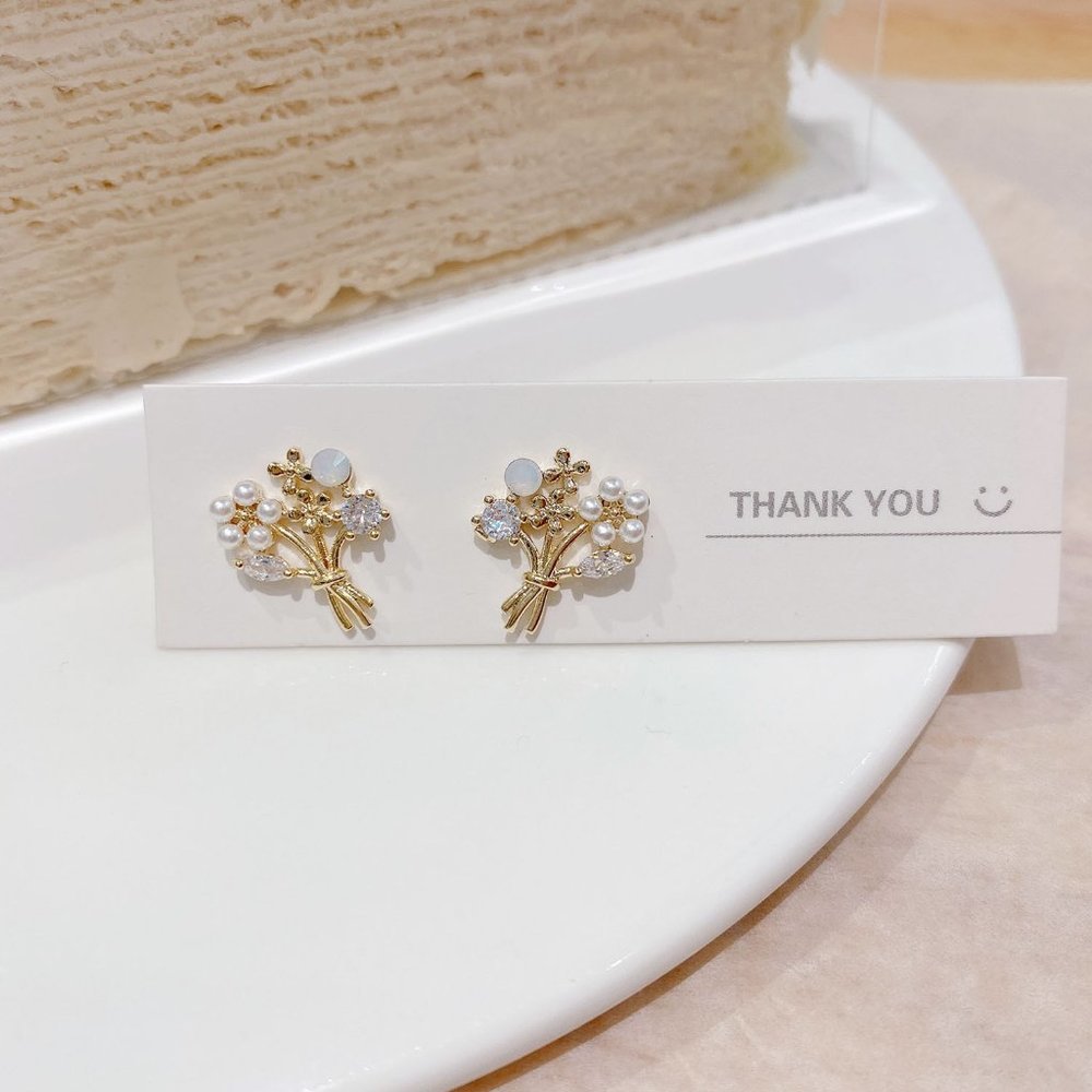 NEW 14K Gold Plated Diamond Flower Stud Earrings a - Picture 6 of 10